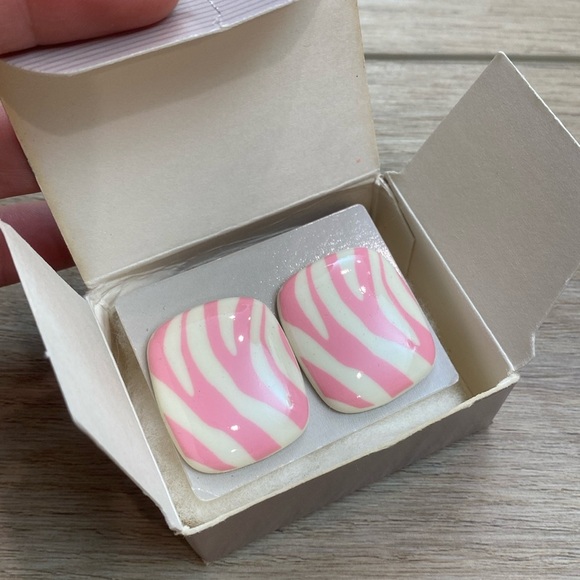 NIB Vintage Avon Zebra Stripe Pierced‎ Earrings - Picture 1 of 7